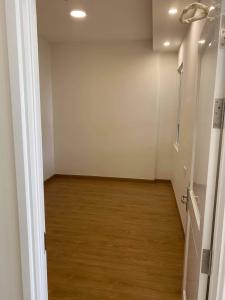 Phòng ngủ Moonlight Park View Căn hộ Moonlight Park View tầng trung, đón view nội khu hồ bơi.