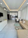 Căn hộ tầng trung Kingston Residence ban công hướng Tây.