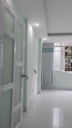 phòng khách  Nhà phố hướng Tây Nam, gần đại lộ Võ Văn Kiệt.