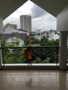 View nhà phố Nhà phố hướng Đông 2 mặt hẻm xe hơi, diện tích sử dụng 376m2.