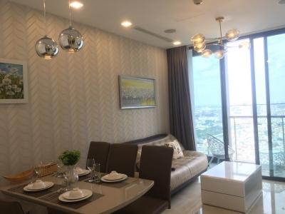 Bán căn hộ Vinhomes Golden River tầng cao, diện tích 68m2 - 2 phòng ngủ, đầy đủ nội thất.