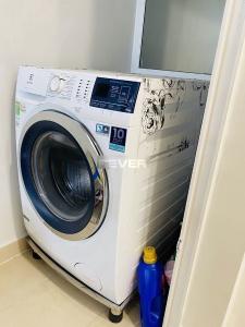 Lô gia Moonlight Boulevard, Bình Tân Căn hộ Moonlight Boulevard tầng cao, hướng Nam view thành phố.