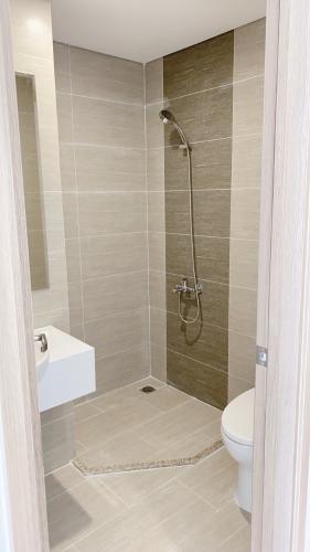 Toilet Vinhomes Grand Park Quận 9 Căn hộ Vinhomes Grand Park tầng 28, view nội khu thoáng mát.