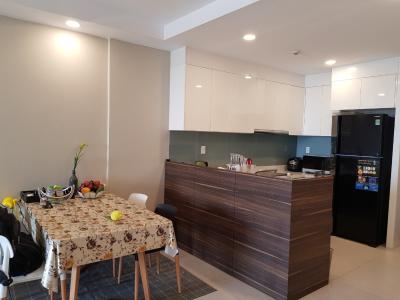 Bàn ăn và bếp căn hộ THE GOLD VIEW Bán căn hộ The Gold View 2PN, tháp A, đầy đủ nội thất, view hồ bơi và kênh Bến Nghé