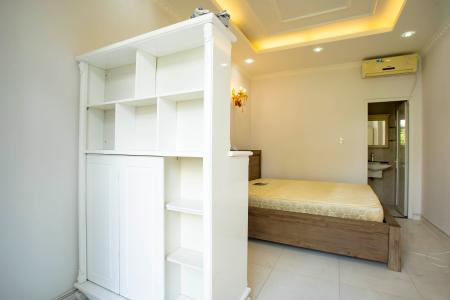 Phòng ngủ biệt thự Trần Não, Quận 2 Biệt thự thiết kế phong cách tân cổ điển, nội thất sang trọng.