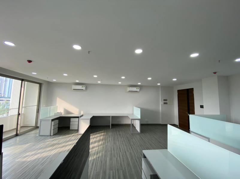 Căn hộ shop-house Phú Mỹ Hưng Midtown, nội thất văn phòng cơ bản.