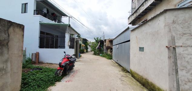 Bán đất nền + nhà cấp 4 đường Võ Văn Hát, diện tích 69m2, chiều ngang 4.02m, chiều dài 17.16m, sổ hồng đầy đủ