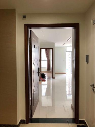 Cửa vào căn hộ Vinhomes Central Park Cho thuê căn hộ Vinhomes Central Park tầng cao, tháp Central 2, diện tích 51.5m2 rộng rãi