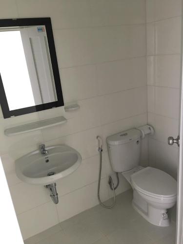 Phòng tắm căn hộ Topaz City Căn hộ Topaz City cửa hướng Đông, view thành phố cực đẹp.