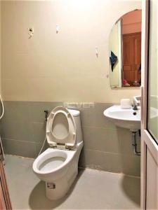 Phòng tắm căn hộ Linh Tây Tower, Thủ Đức Căn hộ chung cư Linh Tây Tower nội thất đầy đủ, view thoáng mát.