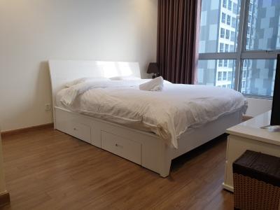 Phòng ngủ căn hộ VINHOMES CENTRAL PARK Cho thuê căn hộ Vinhomes Central Park 2PN, tầng cao, đầy đủ nội thất, view hồ bơi và đường Nguyễn Hữu Cảnh