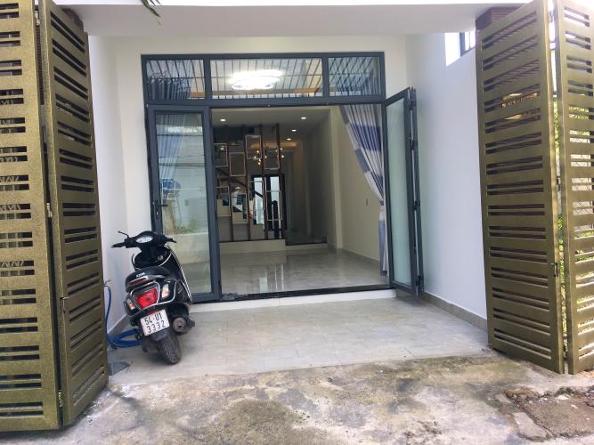 Nhà phố đường Quang Trung, Gò Vấp Nhà phố Gò Vấp hướng Tây hiện trạng nhà còn mới, hẻ xe hơi.