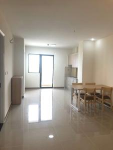 phòng khách era town Bán căn hộ Era Town tầng cao, thiết kế hiện đại, nội thất cơ bản.