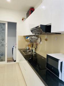 Phòng bếp Moonlight Boulevard, Bình Tân Căn hộ Moonlight Boulevard tầng cao, hướng Nam view thành phố.