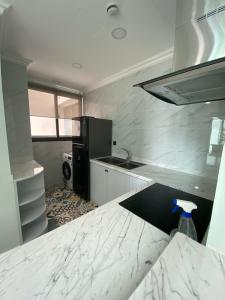 Nhà bếp căn hộ Feliz en Vista Căn hộ Feliz En Vista nội thất cao cấp đầy đủ, tầng cao view thành phố