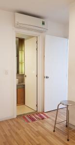 Phòng khách căn hộ City Gate Căn hộ City Gate tầng cao nội thất đầy đủ, view nội khu hồ bơi.