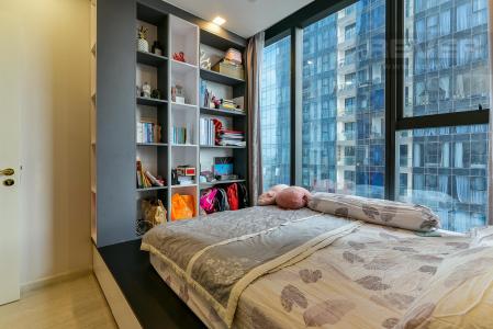 Phòng ngủ căn hộ Vinhomes Golden River Bán hoặc cho thuê Vinhomes Golden River 2PN, tháp The Aqua 1, đầy đủ nội thất, view sông và nội khu
