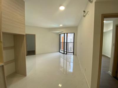 Phòng khách căn hộ Safari Khang Điền Căn hộ view hồ bơi Safira Khang Điền tầng thấp, diện tích 63m2.