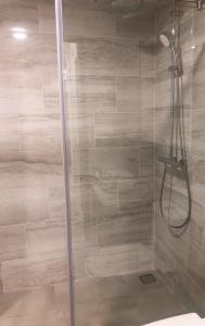 Toilet Kingdom 101, Quận 10 Căn hộ Kingdom 101 view nội khu, nội thất cơ bản.