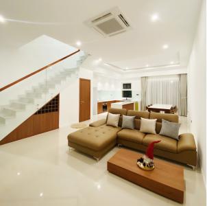 Phòng khách nhà phố Palm Residence, Quận 2 Nhà phố Palm Residence hướng Nam, khu dân cư an ninh, tri thức cao. 