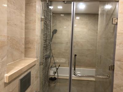 Toilet căn hộ Vinhomes Golden River Cho thuê căn hộ Vinhomes Golden River 2PN, diện tích 70m2, đầy đủ nội thất, view sông Sài Gòn