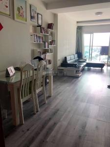 Phòng khách căn hộ Carillon Apartment, Tân Bình Căn hộ Carillon Apartment tầng 14, view đẹp thoáng mát.