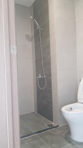 Phòng tắm  căn hộ Vinhomes Grand Park Căn hộ Vinhomes Grand Park nội thất cơ bản, view thành phố.