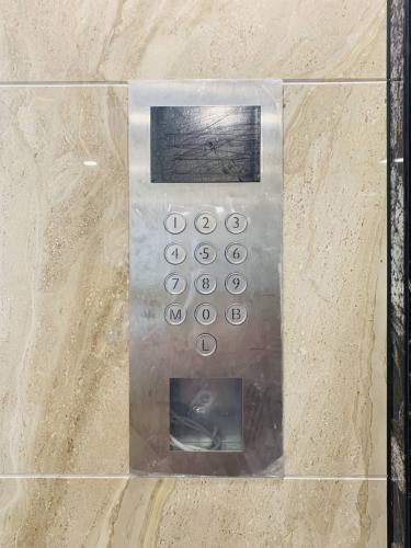 Thiết bị thang máy SUNSHINE CITY SÀI GÒN Cho thuê căn hộ Officetel Sunrise City Saigon, diện tích 69m2, nội thất cơ bản, tiện nghi