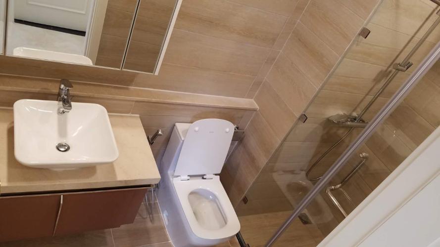 Toilet căn hộ Vinhomes Golden River Cho thuê căn hộ Vinhomes Golden River 2PN, diện tích 70m2, đầy đủ nội thất, view sông Sài Gòn
