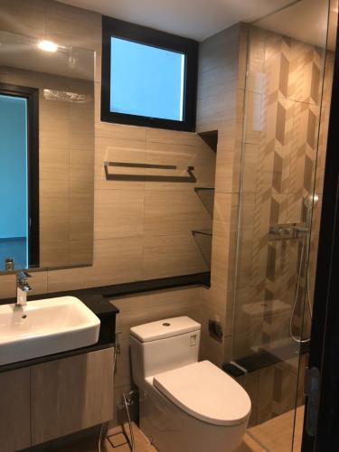 Phòng tắm căn hộ Feliz en Vista Căn hộ Feliz En Vista tầng cao nội thất cơ bản, dọn vào ở ngay.