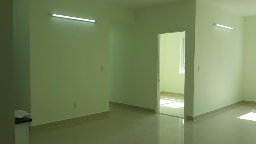 Bên trong căn hộ Topaz City Căn hộ Topaz City tầng cao, 3 phòng ngủ, nội thất cơ bản.