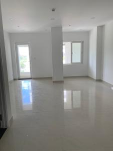 phòng khách căn hộ sài gòn mia Bán căn hộ tầng trung Saigon Mia chưa bàn giao, ban công thoáng mát.