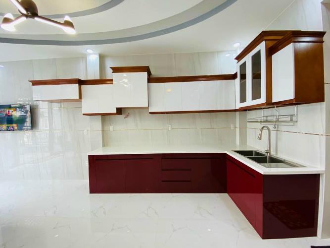 Phòng bếp Nhà phố Q.Gò Vấp hướng Bắc bàn giao đầy đủ nội thất, có sổ hồng riêng.