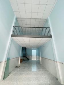 Không gian nhà Tân Phú Nhà phố hướng Tây Nam diện tích đất 4m x16m, hiện nhà còn mới. 