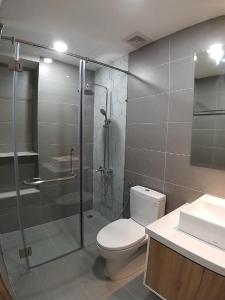 Toilet Căn hộ SAIGON SOUTH RESIDENCE Bán căn hộ Saigon South Residence tầng trung, diện tích 71m2 - 2 phòng ngủ, đầy đủ nội thất