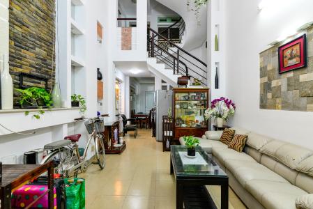 Cho thuê nhà phố hẻm Nguyễn Thiện Thuật, 2 tầng, 5 phòng ngủ, cách Ngã 6 Lý Thái Tổ 700m