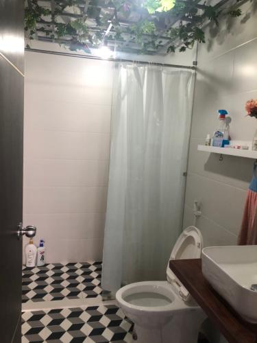 Phòng tắm căn hộ Sunrise Riverside Căn hộ Sunrise Riverside tầng 15, view thành phố và sông.