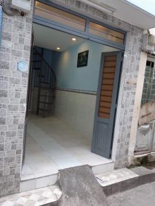 Bán nhà phố 2 tầng, đường hẻm Nguyễn Văn Trỗi, phường 8, quận Phú Nhuận, diện tích đất 14m2, sổ hồng đầy đủ.