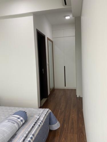 Phòng ngủ căn hộ One Verandah Căn hộ One Verandah đầy đủ nội thất, ban công thoáng mát.