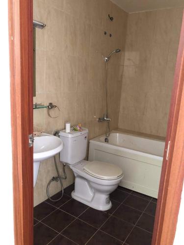 Phòng tắm The Harmona, Tân Bình Căn hộ The Harmona tầng cao, ban công hướng Đông Nam view Bitexco.