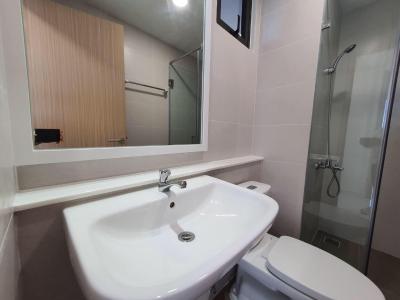 Phòng tắm Safira Khang Điền, Quận 9 Căn hộ Safira Khang Điền tầng trung, view thành phố.