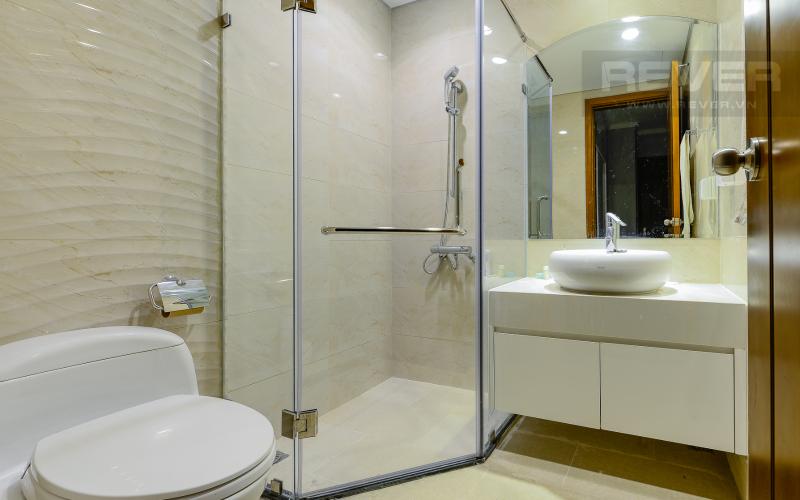 Phòng tắm 1 Căn hộ Vinhomes Central Park tầng cao tháp Central 3 nhìn về khu vực Bình Thạnh