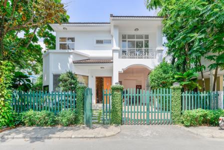 Mặt tiền căn villa trong khu biệt thự đơn lập Hưng Thái 2 Villa 2 tầng có sân vườn hướng Đông Bắc Hưng Thái 2