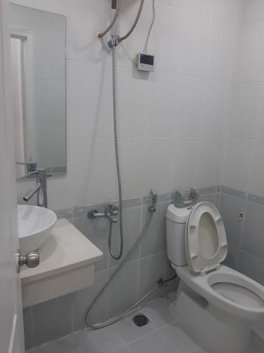 Nội thất phòng tắm căn hộ Sky Garden 3 Căn hộ Sky Garden 2 phòng ngủ thiết kế hiện đại, view thành phố.