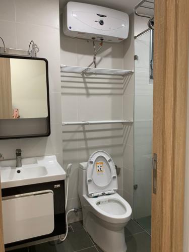 Phòng tắm Scenic Valley Quận 7 Căn hộ tầng trung Scenic Valley view nội khu hồ bơi.