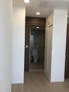 toilet căn hộ KINGDOM 101 Bán căn hộ 3PN Kingdom 101 Quận 10, tầng 21, không có nội thất, view thành phố