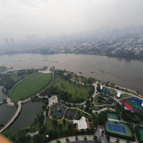 View căn hộ Vinhomes Central Park Bán căn hộ tầng cao Vinhomes Central Park, 4 phòng ngủ, diện tích 155m2, đầy đủ nội thất, ban công hướng Đông Nam 