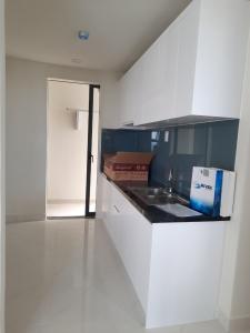 Phòng bếp Green River, Quận 8 Căn hộ Green River nội thất cơ bản, view công viên.