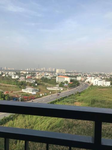 View  căn hộ Thủ Thiêm Garden Quận 9 Căn hộ Thủ Thiêm Garden tầng 10 đón view sông mát mẻ, đầy đủ nội thất.