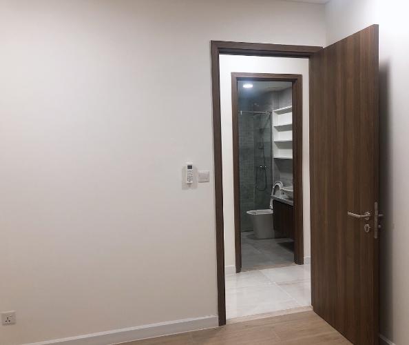 Phòng ngủ Kingdom 101, Quận 10 Căn hộ Kingdom 101 view nội khu, nội thất cơ bản.